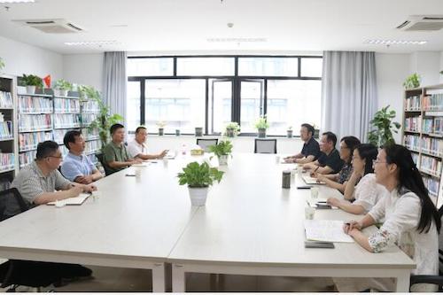 副校长陈永富听取十大体育博彩公司排名
发展汇报